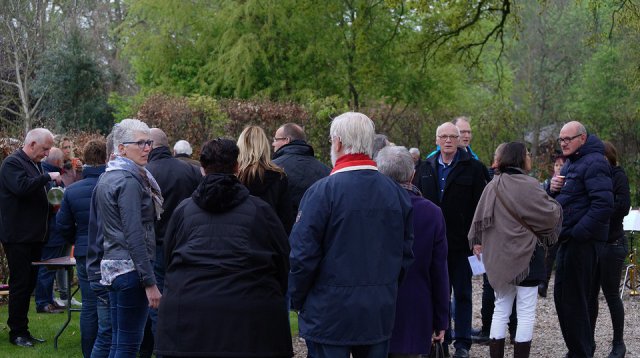 Efkes stille staon bie (vrijdag  5 mei 2017)